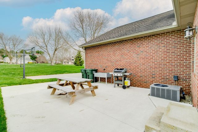 2889 Stoneybrook Drive 2889 Stoneybrook Drive, Lima, OH 45805