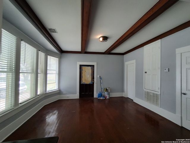 826 W Russell, San Antonio, TX 78212