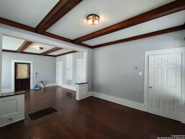 826 W Russell, San Antonio, TX 78212