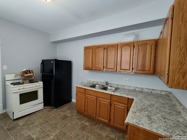 826 W Russell, San Antonio, TX 78212