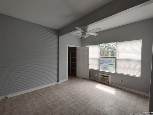 826 W Russell, San Antonio, TX 78212