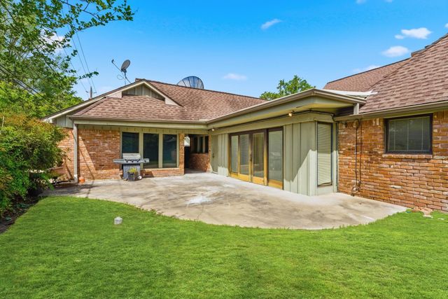 5443 Queensloch Drive, Houston, TX 77096