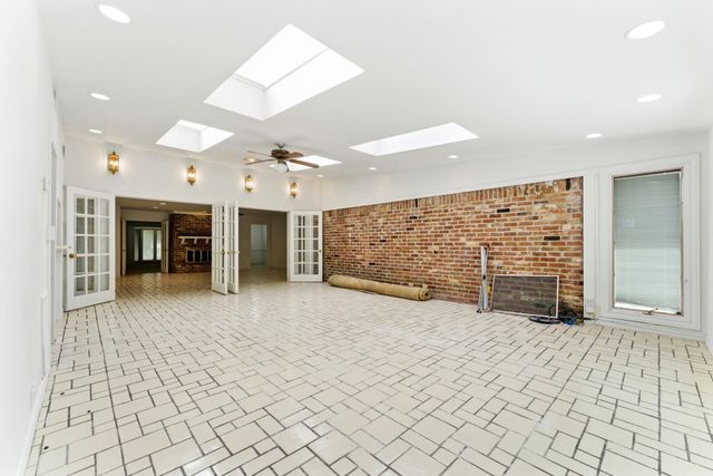 5443 Queensloch Drive, Houston, TX 77096