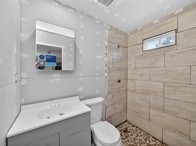 2705 Cory LN, Spicewood, TX 78669