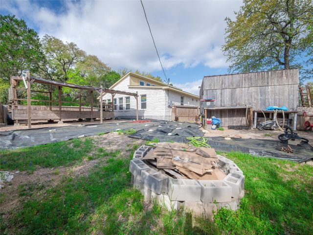 2705 Cory LN, Spicewood, TX 78669