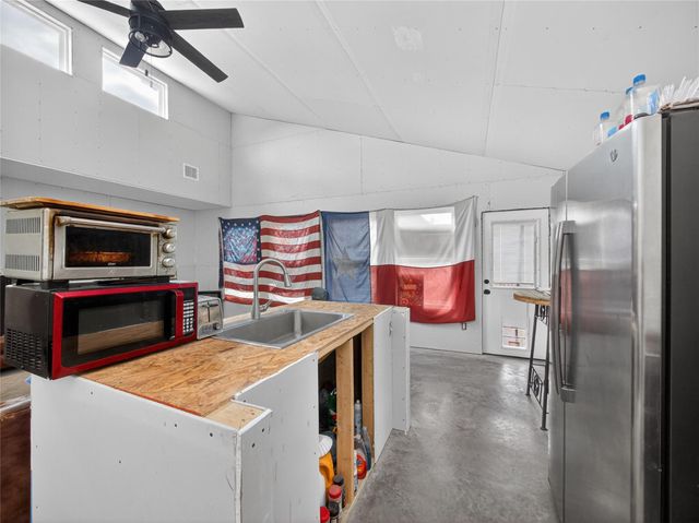 2705 Cory LN, Spicewood, TX 78669