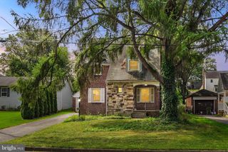 2929 LOCUST LN, Harrisburg, PA 17109