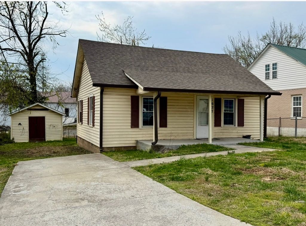 1627 Old Highway 31, E, Westmoreland, TN 37186