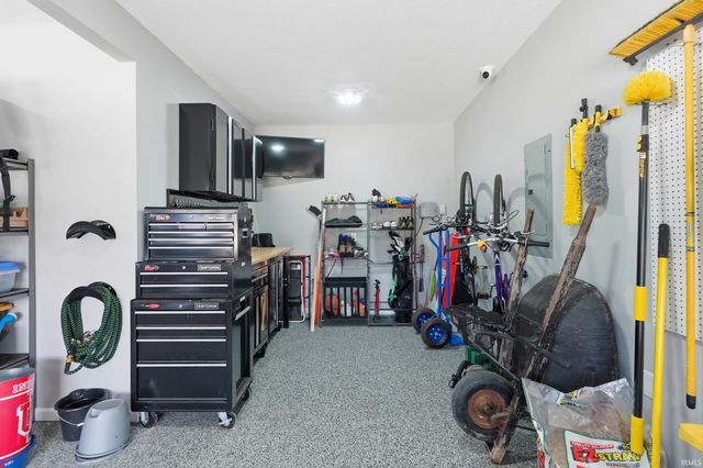 5306 Greyson Heights Drive, Auburn, IN 46706