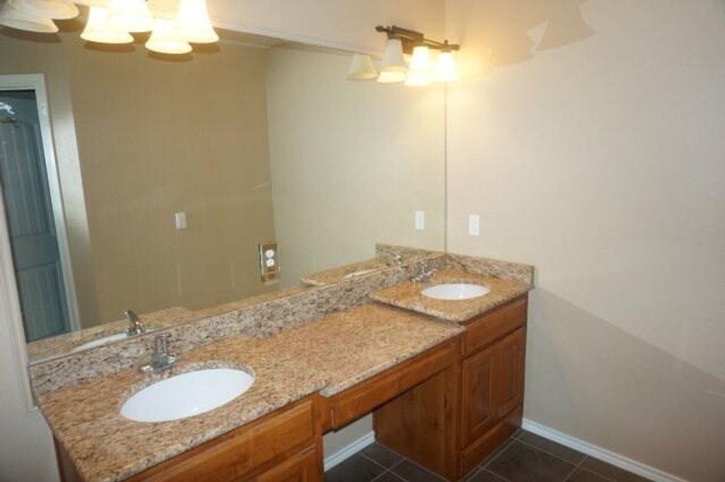 Image 6 of property listing at 3921 Caroline Lane, San Angelo, TX 76904