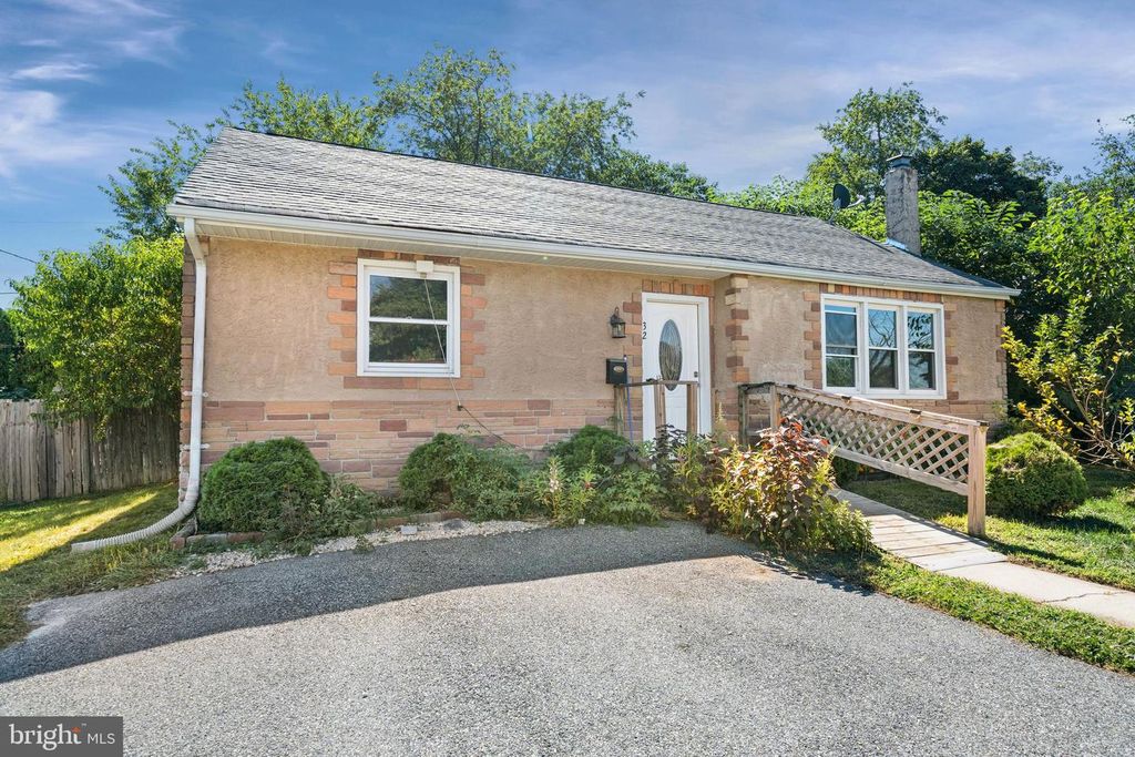 32 PAUL RD, New Castle, DE 19720