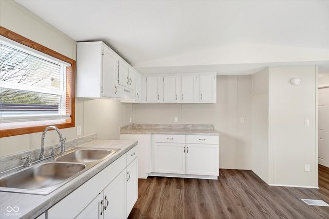143 Echo Lake E Drive, Mooresville, IN 46158