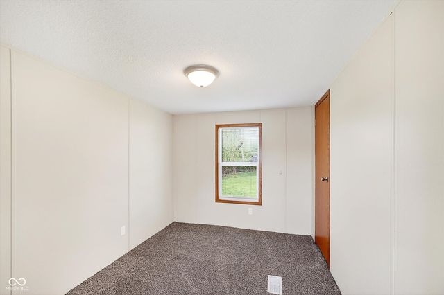 143 Echo Lake E Drive, Mooresville, IN 46158