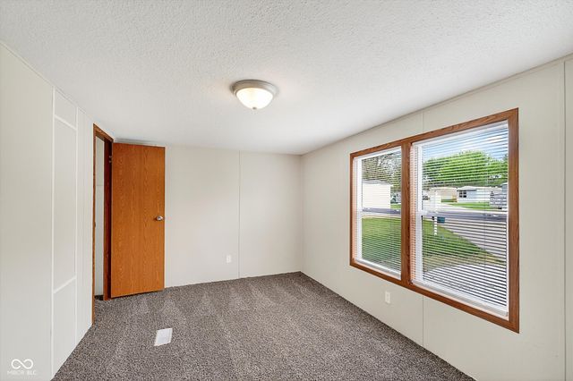 143 Echo Lake E Drive, Mooresville, IN 46158