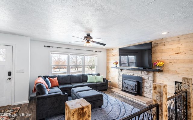 607 Christman Ln, Shepherdsville, KY 40165