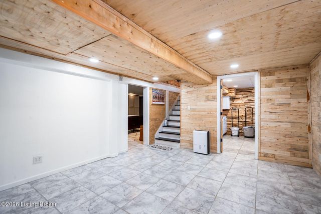 607 Christman Ln, Shepherdsville, KY 40165