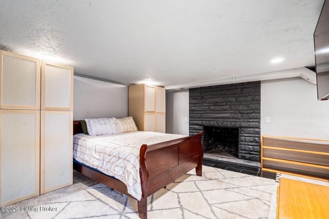 607 Christman Ln, Shepherdsville, KY 40165