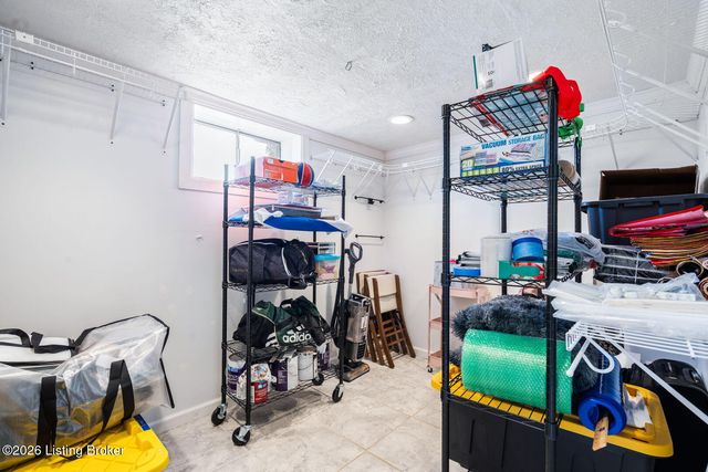 607 Christman Ln, Shepherdsville, KY 40165