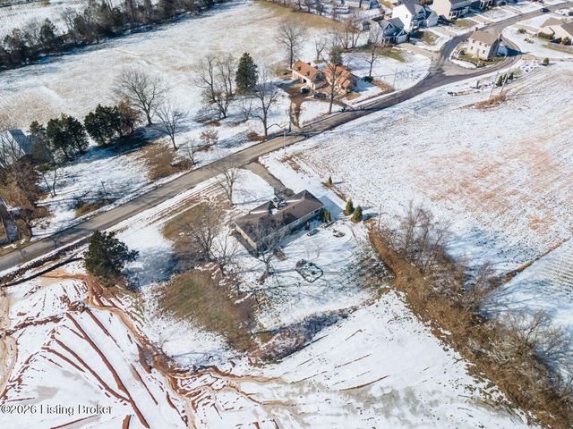 607 Christman Ln, Shepherdsville, KY 40165