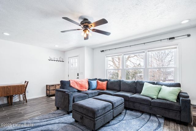 607 Christman Ln, Shepherdsville, KY 40165