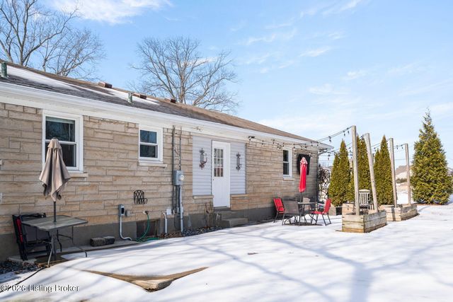 607 Christman Ln, Shepherdsville, KY 40165