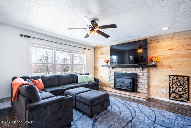 607 Christman Ln, Shepherdsville, KY 40165