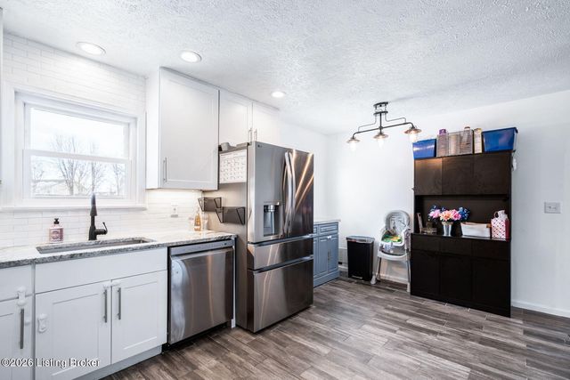 607 Christman Ln, Shepherdsville, KY 40165