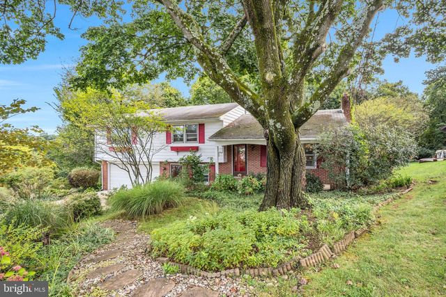 1689 RANDOW RD, York, PA 17403