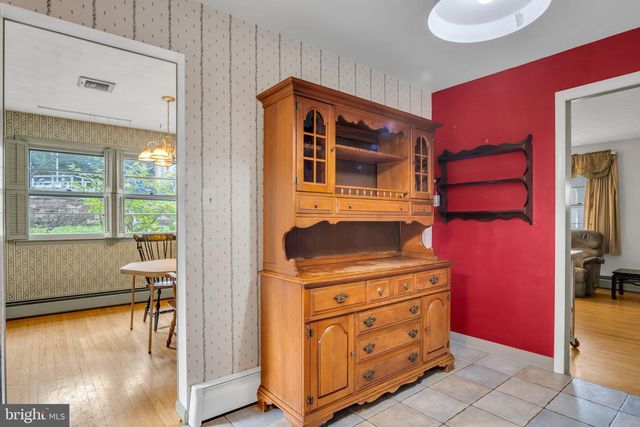 1689 RANDOW RD, York, PA 17403
