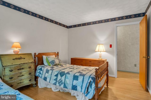 1689 RANDOW RD, York, PA 17403