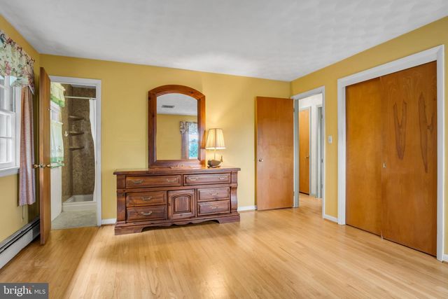 1689 RANDOW RD, York, PA 17403