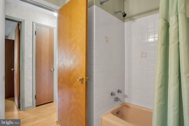 1689 RANDOW RD, York, PA 17403