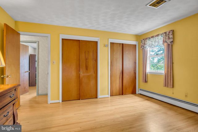 1689 RANDOW RD, York, PA 17403