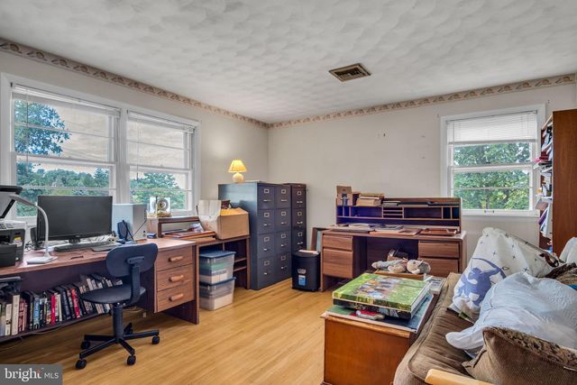 1689 RANDOW RD, York, PA 17403