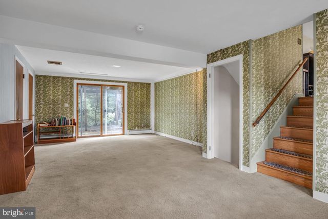 1689 RANDOW RD, York, PA 17403