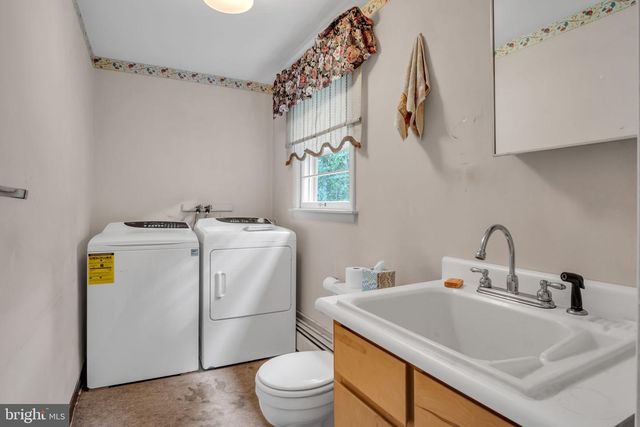 1689 RANDOW RD, York, PA 17403