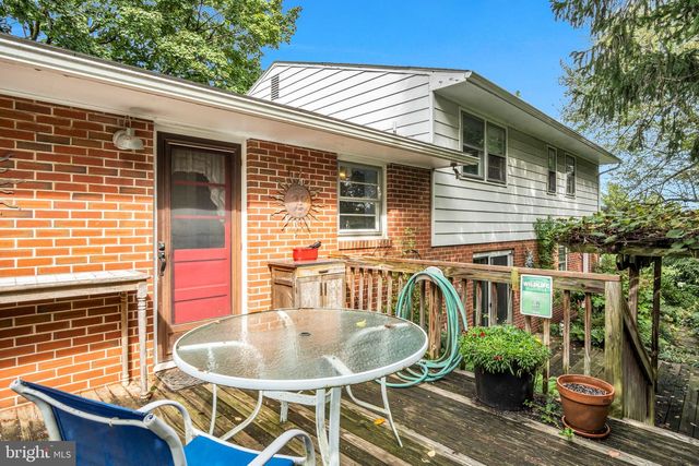 1689 RANDOW RD, York, PA 17403