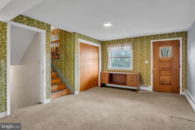 1689 RANDOW RD, York, PA 17403