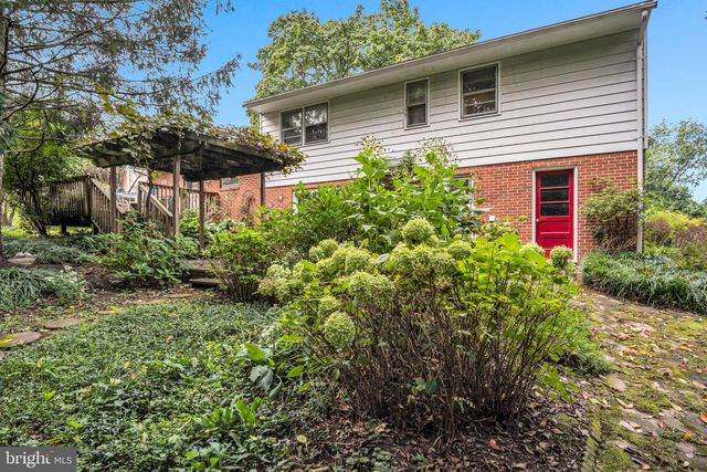 1689 RANDOW RD, York, PA 17403