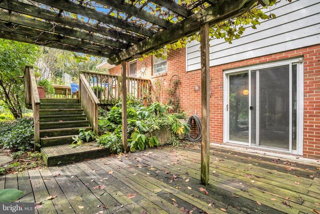 1689 RANDOW RD, York, PA 17403