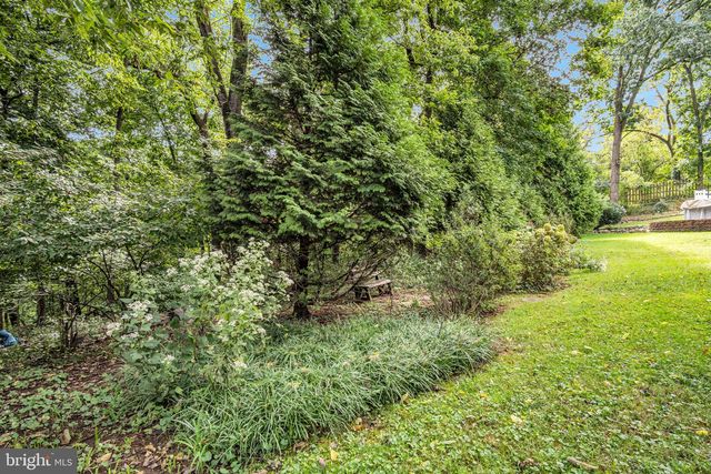 1689 RANDOW RD, York, PA 17403