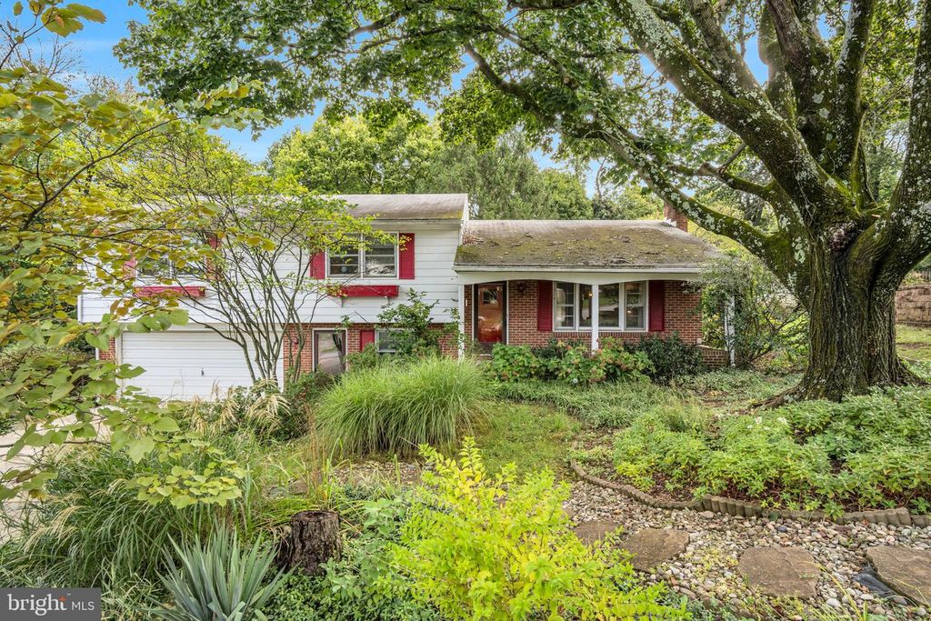 1689 RANDOW RD, York, PA 17403