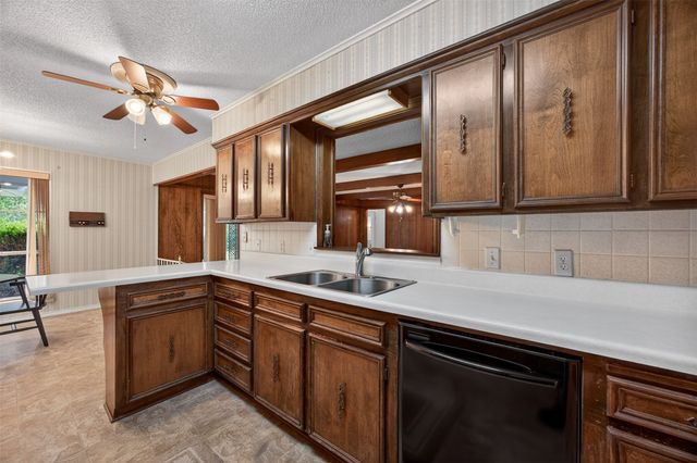 2907 Glasgow Drive, Arlington, TX 76015