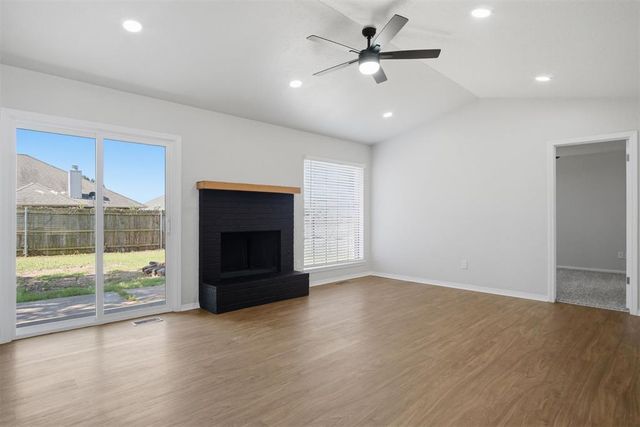 2112 NE 8th Street, Moore, OK 73160