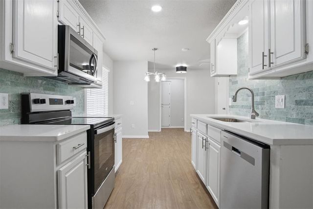 2112 NE 8th Street, Moore, OK 73160