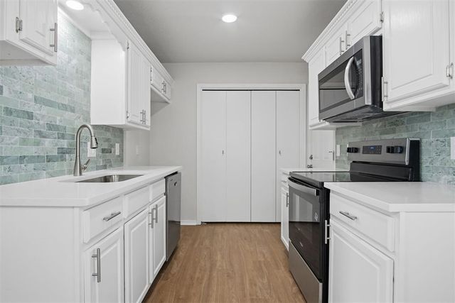2112 NE 8th Street, Moore, OK 73160