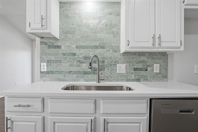 2112 NE 8th Street, Moore, OK 73160