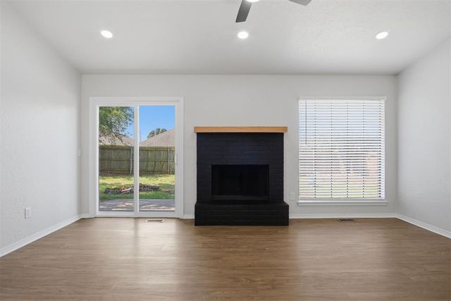 2112 NE 8th Street, Moore, OK 73160