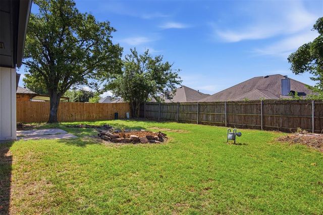 2112 NE 8th Street, Moore, OK 73160
