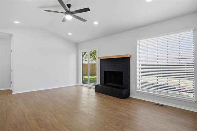 2112 NE 8th Street, Moore, OK 73160